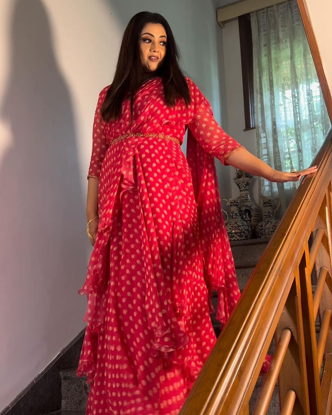 TAMIL ACTRESS MEENA IMAGES IN RED COLOR DRESS 2